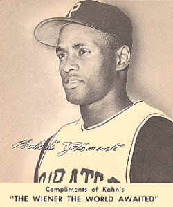 1959 Kahn's Wieners Roberto Clemente Baseball Card