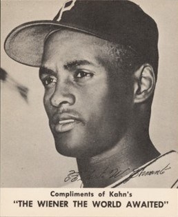 1960 Kahn's Wieners Roberto Clemente Baseball Card